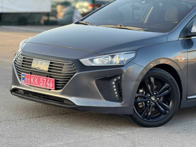 Серый Хендай Ioniq, объемом двигателя 1.6 л и пробегом 144 тыс. км за 12999 $, фото 1 на Automoto.ua
