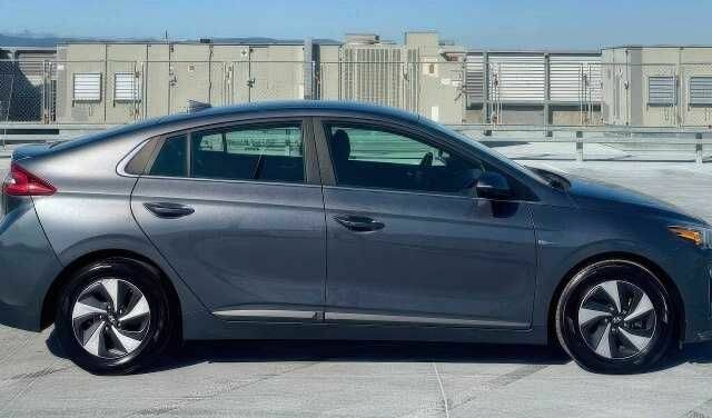 Сірий Хендай Ioniq, об'ємом двигуна 1.6 л та пробігом 88 тис. км за 3800 $, фото 4 на Automoto.ua