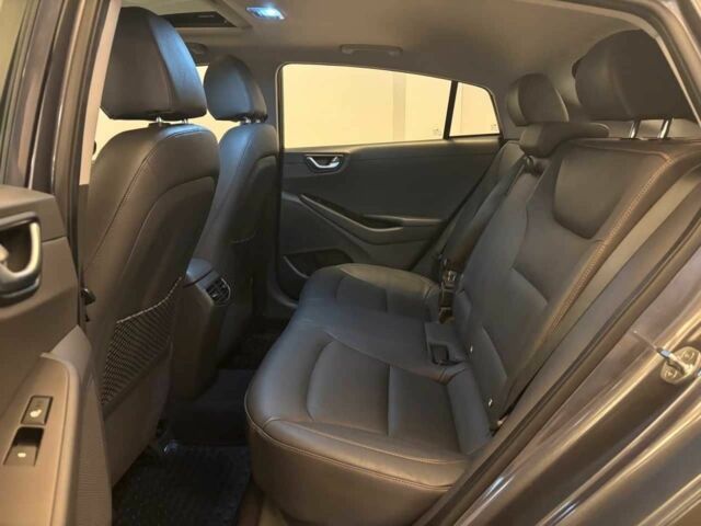 Сірий Хендай Ioniq, об'ємом двигуна 0 л та пробігом 56 тис. км за 12900 $, фото 5 на Automoto.ua