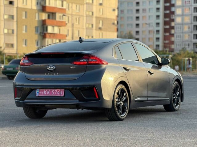 Серый Хендай Ioniq, объемом двигателя 1.6 л и пробегом 144 тыс. км за 12999 $, фото 4 на Automoto.ua