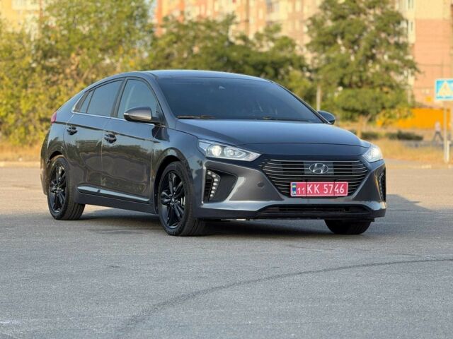Серый Хендай Ioniq, объемом двигателя 1.6 л и пробегом 144 тыс. км за 12999 $, фото 3 на Automoto.ua