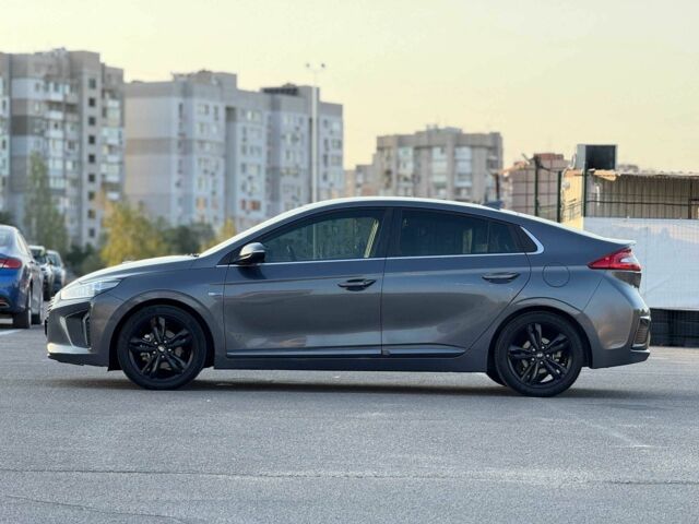 Серый Хендай Ioniq, объемом двигателя 1.6 л и пробегом 144 тыс. км за 12999 $, фото 7 на Automoto.ua