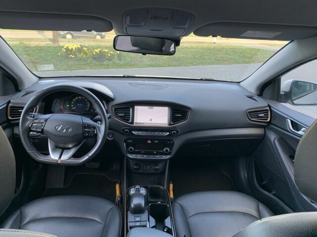 Серый Хендай Ioniq, объемом двигателя 0 л и пробегом 142 тыс. км за 12999 $, фото 3 на Automoto.ua