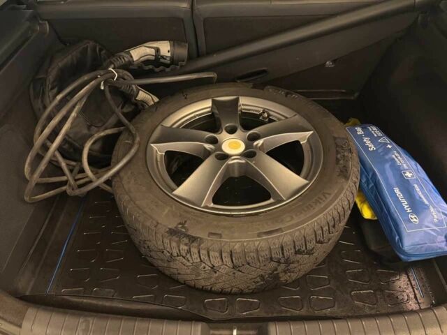 Сірий Хендай Ioniq, об'ємом двигуна 0 л та пробігом 56 тис. км за 12900 $, фото 4 на Automoto.ua