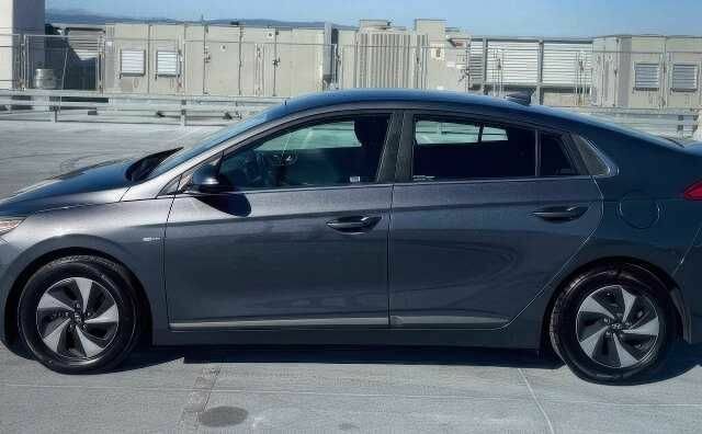 Сірий Хендай Ioniq, об'ємом двигуна 1.6 л та пробігом 88 тис. км за 3800 $, фото 3 на Automoto.ua