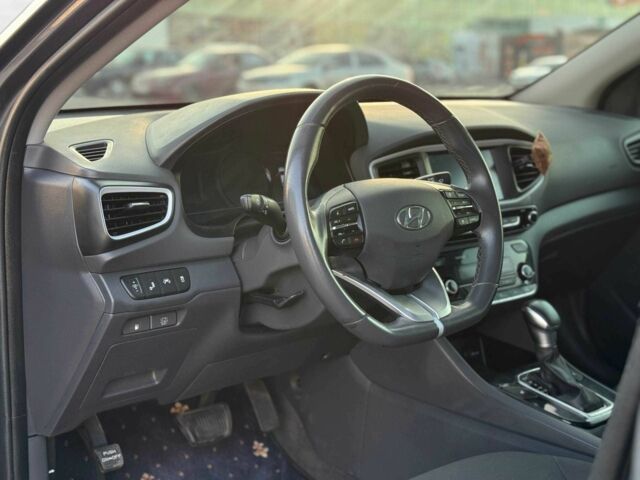Серый Хендай Ioniq, объемом двигателя 1.6 л и пробегом 144 тыс. км за 12999 $, фото 9 на Automoto.ua