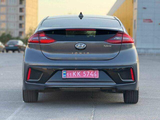 Серый Хендай Ioniq, объемом двигателя 1.6 л и пробегом 144 тыс. км за 12999 $, фото 5 на Automoto.ua