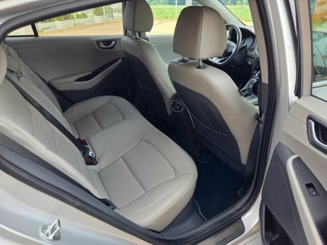 Серый Хендай Ioniq, объемом двигателя 1.6 л и пробегом 29 тыс. км за 8700 $, фото 10 на Automoto.ua