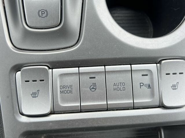 Серый Хендай Ioniq, объемом двигателя 1 л и пробегом 132 тыс. км за 16700 $, фото 6 на Automoto.ua