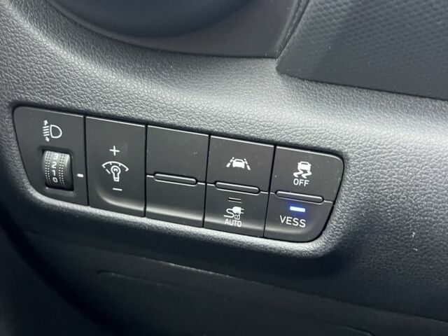 Серый Хендай Ioniq, объемом двигателя 1 л и пробегом 132 тыс. км за 16700 $, фото 7 на Automoto.ua