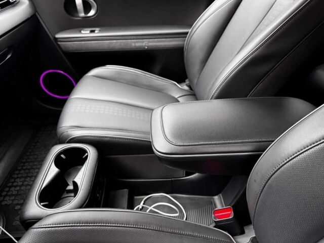 Серый Хендай Ioniq, объемом двигателя 0 л и пробегом 43 тыс. км за 28900 $, фото 12 на Automoto.ua