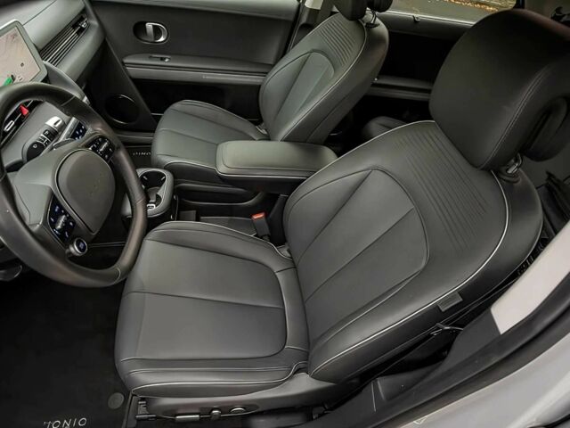 Серый Хендай Ioniq, объемом двигателя 0 л и пробегом 26 тыс. км за 14000 $, фото 4 на Automoto.ua