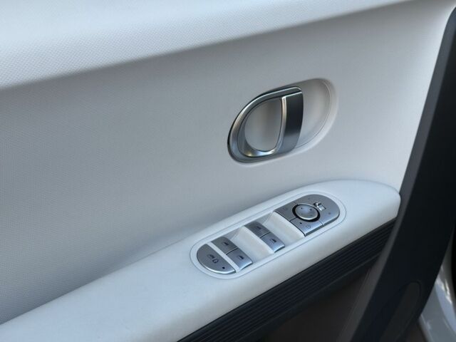 Серый Хендай Ioniq, объемом двигателя 0 л и пробегом 2 тыс. км за 26900 $, фото 16 на Automoto.ua