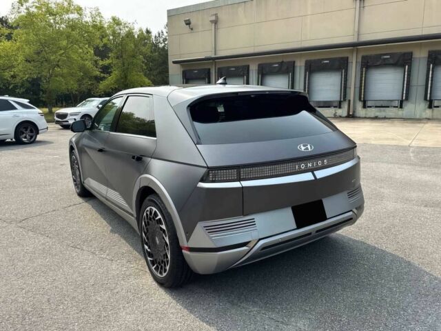 Серый Хендай Ioniq, объемом двигателя 0 л и пробегом 21 тыс. км за 15500 $, фото 4 на Automoto.ua