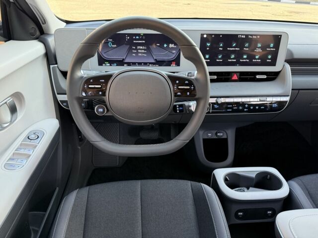 Серый Хендай Ioniq, объемом двигателя 0 л и пробегом 2 тыс. км за 26900 $, фото 11 на Automoto.ua