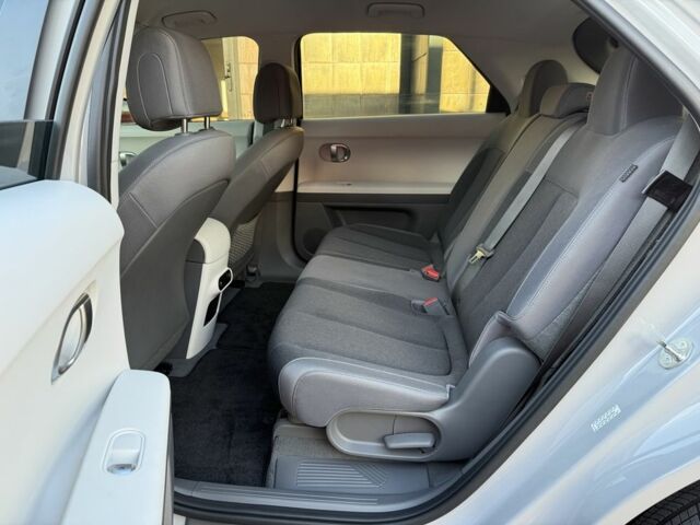 Серый Хендай Ioniq, объемом двигателя 0 л и пробегом 2 тыс. км за 26900 $, фото 19 на Automoto.ua