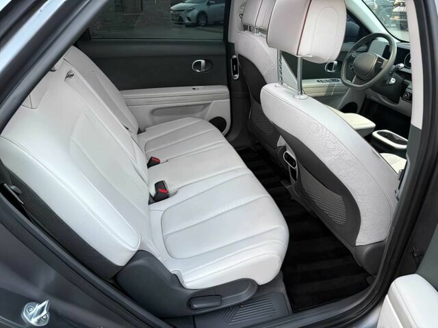 Серый Хендай Ioniq, объемом двигателя 0 л и пробегом 27 тыс. км за 13250 $, фото 12 на Automoto.ua