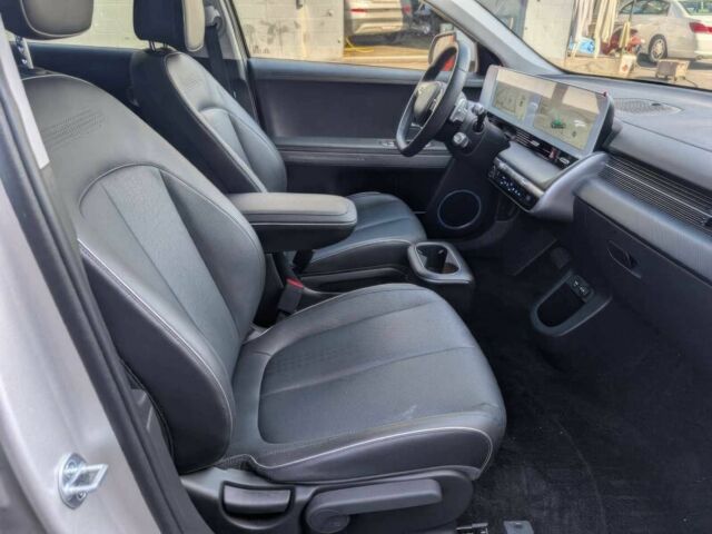 Серый Хендай Ioniq, объемом двигателя 0 л и пробегом 16 тыс. км за 18900 $, фото 6 на Automoto.ua