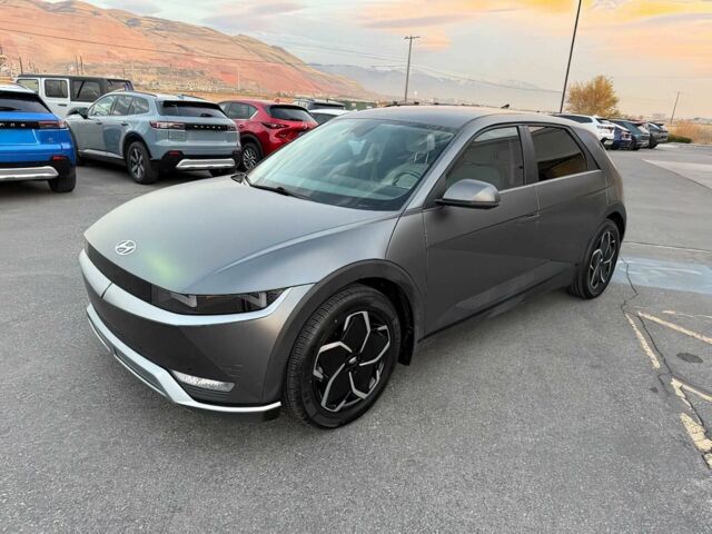 Серый Хендай Ioniq, объемом двигателя 0 л и пробегом 27 тыс. км за 13250 $, фото 2 на Automoto.ua