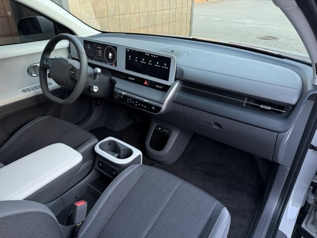 Серый Хендай Ioniq, объемом двигателя 0 л и пробегом 2 тыс. км за 26900 $, фото 20 на Automoto.ua