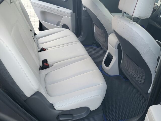 Серый Хендай Ioniq, объемом двигателя 0 л и пробегом 33 тыс. км за 29900 $, фото 3 на Automoto.ua