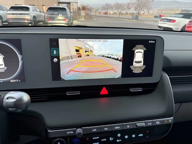 Серый Хендай Ioniq, объемом двигателя 0 л и пробегом 27 тыс. км за 13250 $, фото 9 на Automoto.ua