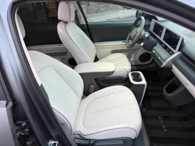 Серый Хендай Ioniq, объемом двигателя 0 л и пробегом 11 тыс. км за 19400 $, фото 6 на Automoto.ua