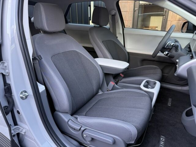 Серый Хендай Ioniq, объемом двигателя 0 л и пробегом 2 тыс. км за 26900 $, фото 22 на Automoto.ua