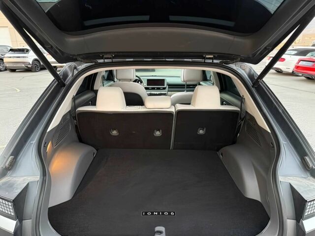 Серый Хендай Ioniq, объемом двигателя 0 л и пробегом 27 тыс. км за 13250 $, фото 13 на Automoto.ua