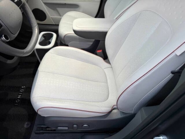 Серый Хендай Ioniq, объемом двигателя 0 л и пробегом 11 тыс. км за 19400 $, фото 9 на Automoto.ua