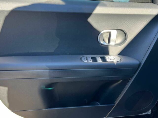 Серый Хендай Ioniq, объемом двигателя 0 л и пробегом 13 тыс. км за 27300 $, фото 20 на Automoto.ua