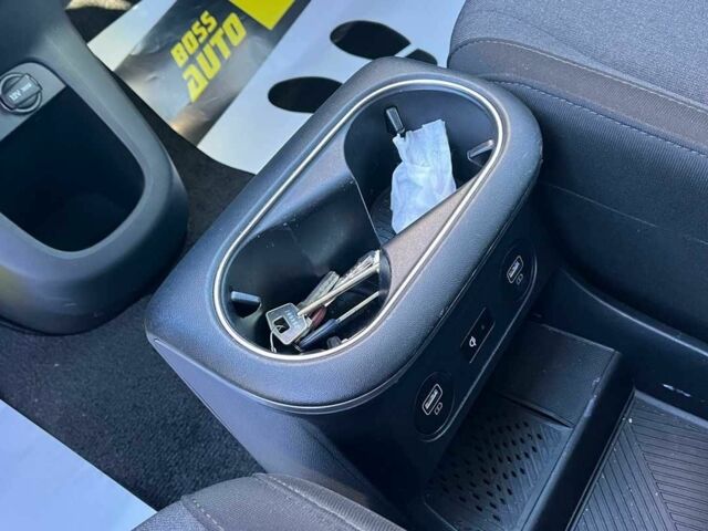 Серый Хендай Ioniq, объемом двигателя 0 л и пробегом 13 тыс. км за 27300 $, фото 11 на Automoto.ua