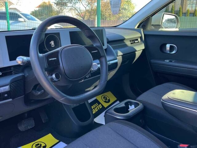 Серый Хендай Ioniq, объемом двигателя 0 л и пробегом 13 тыс. км за 27300 $, фото 6 на Automoto.ua