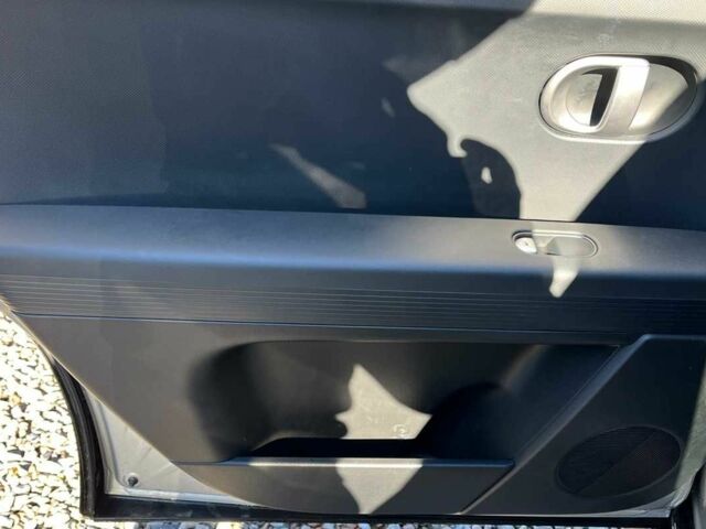 Серый Хендай Ioniq, объемом двигателя 0 л и пробегом 13 тыс. км за 27300 $, фото 21 на Automoto.ua