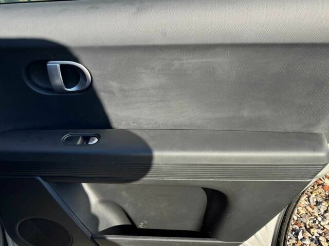 Серый Хендай Ioniq, объемом двигателя 0 л и пробегом 13 тыс. км за 27300 $, фото 23 на Automoto.ua
