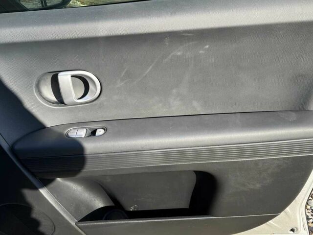 Серый Хендай Ioniq, объемом двигателя 0 л и пробегом 13 тыс. км за 27300 $, фото 22 на Automoto.ua