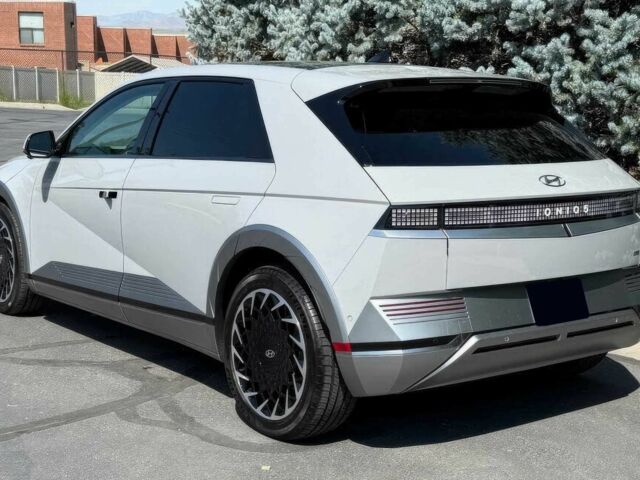 Сірий Хендай Ioniq, об'ємом двигуна 0 л та пробігом 13 тис. км за 19200 $, фото 3 на Automoto.ua