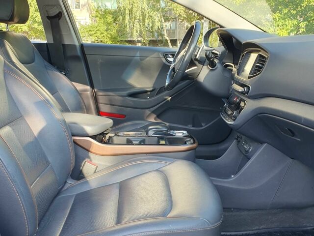 Серый Хендай Ioniq, объемом двигателя 0 л и пробегом 137 тыс. км за 13499 $, фото 16 на Automoto.ua