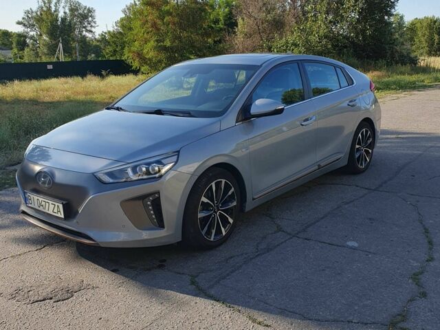 Серый Хендай Ioniq, объемом двигателя 0 л и пробегом 137 тыс. км за 13499 $, фото 4 на Automoto.ua