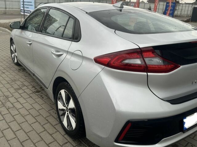 Сірий Хендай Ioniq, об'ємом двигуна 1.6 л та пробігом 59 тис. км за 15300 $, фото 5 на Automoto.ua
