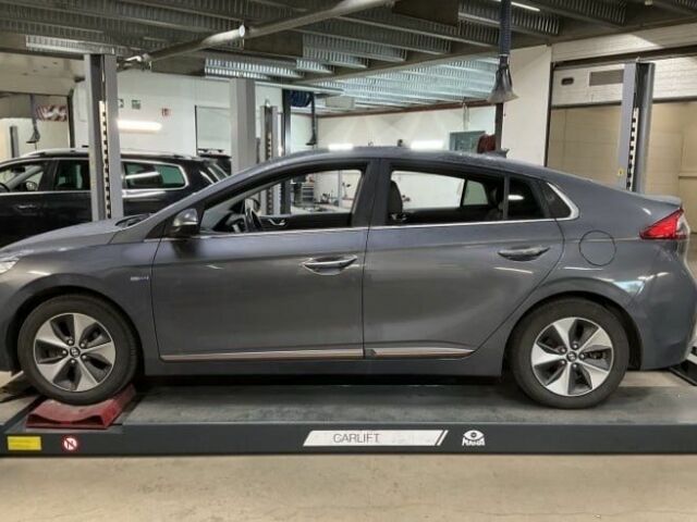 Серый Хендай Ioniq, объемом двигателя 0 л и пробегом 87 тыс. км за 11800 $, фото 4 на Automoto.ua