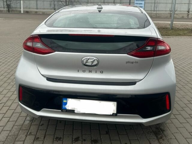 Сірий Хендай Ioniq, об'ємом двигуна 1.6 л та пробігом 59 тис. км за 15300 $, фото 4 на Automoto.ua