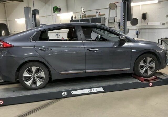 Серый Хендай Ioniq, объемом двигателя 0 л и пробегом 87 тыс. км за 11800 $, фото 5 на Automoto.ua