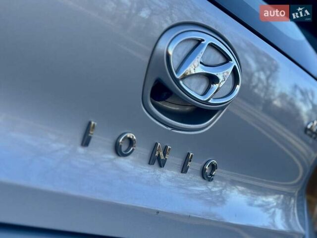 Серый Хендай Ioniq, объемом двигателя 0 л и пробегом 87 тыс. км за 11555 $, фото 72 на Automoto.ua