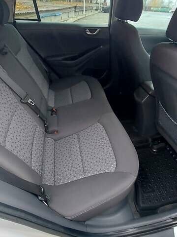 Серый Хендай Ioniq, объемом двигателя 1.58 л и пробегом 72 тыс. км за 16500 $, фото 41 на Automoto.ua