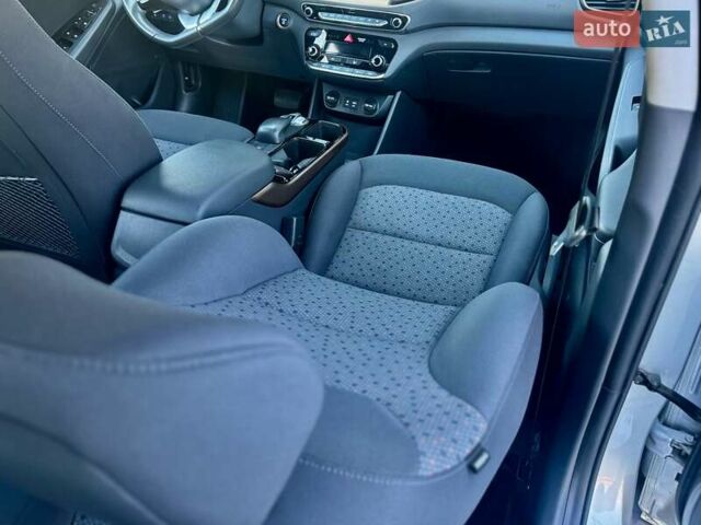 Серый Хендай Ioniq, объемом двигателя 0 л и пробегом 87 тыс. км за 11555 $, фото 117 на Automoto.ua