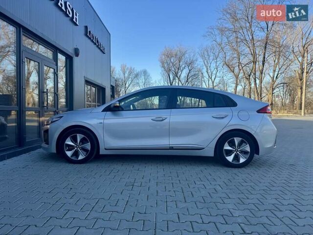 Серый Хендай Ioniq, объемом двигателя 0 л и пробегом 87 тыс. км за 11555 $, фото 62 на Automoto.ua