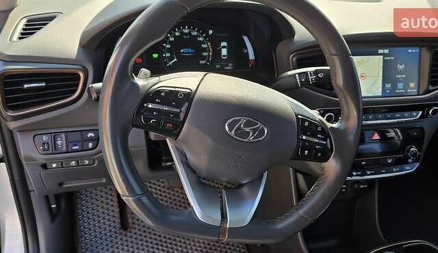 Серый Хендай Ioniq, объемом двигателя 0 л и пробегом 119 тыс. км за 13100 $, фото 5 на Automoto.ua