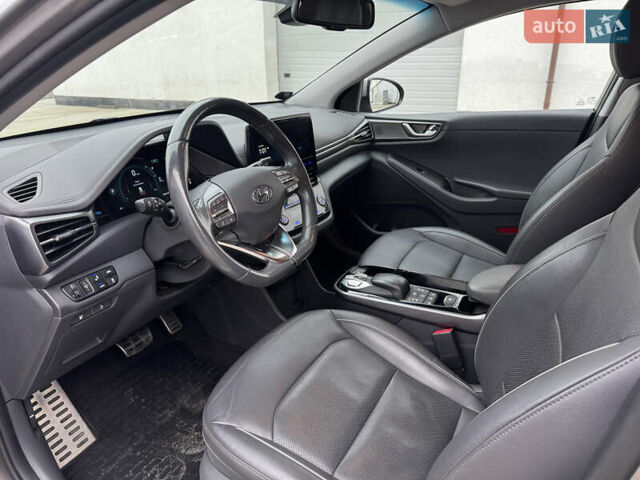 Серый Хендай Ioniq, объемом двигателя 0 л и пробегом 71 тыс. км за 16700 $, фото 9 на Automoto.ua