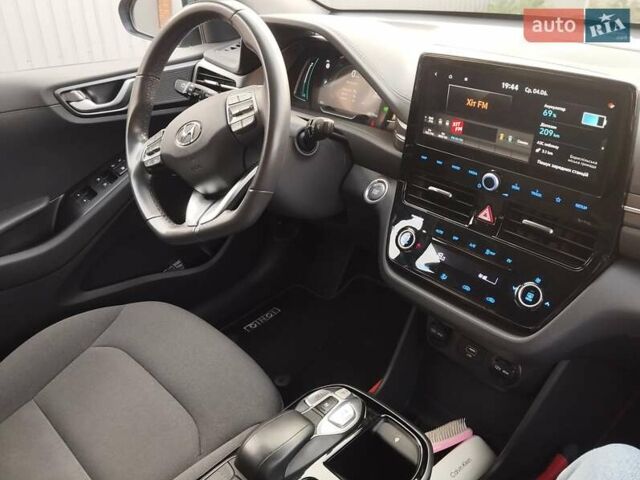 Серый Хендай Ioniq, объемом двигателя 0 л и пробегом 147 тыс. км за 16200 $, фото 13 на Automoto.ua